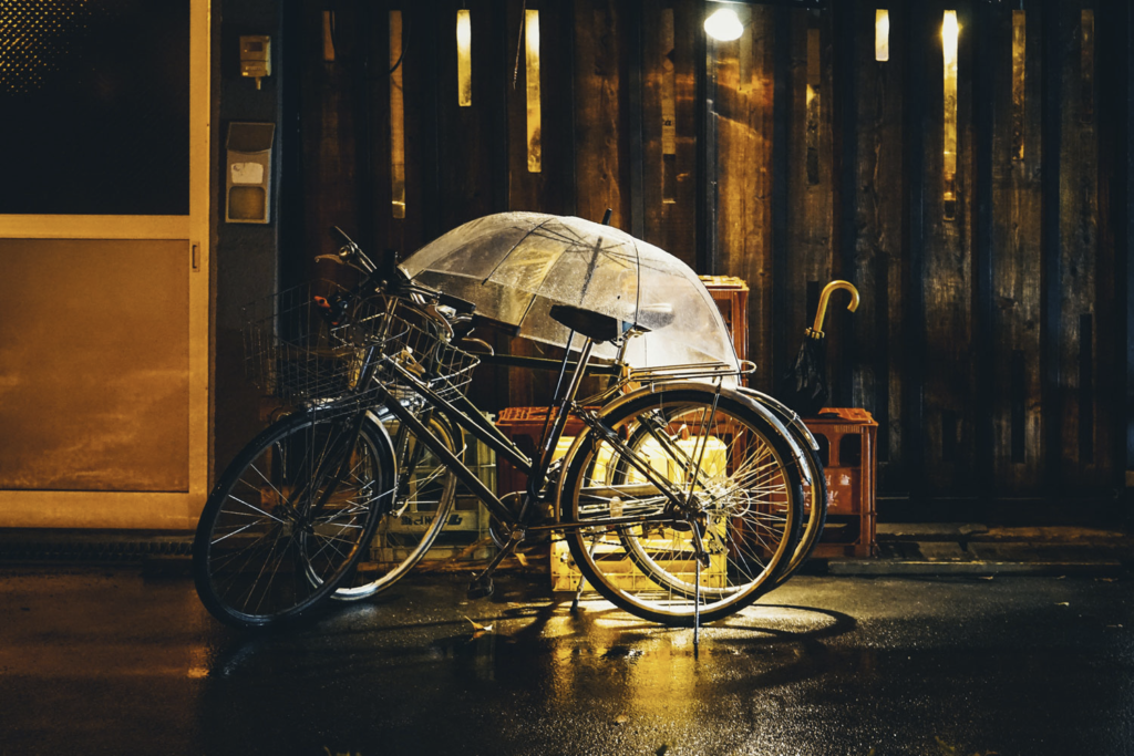 fotografia street sotto la pioggia