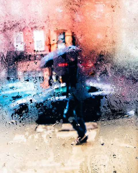 fotografia street sotto la pioggia